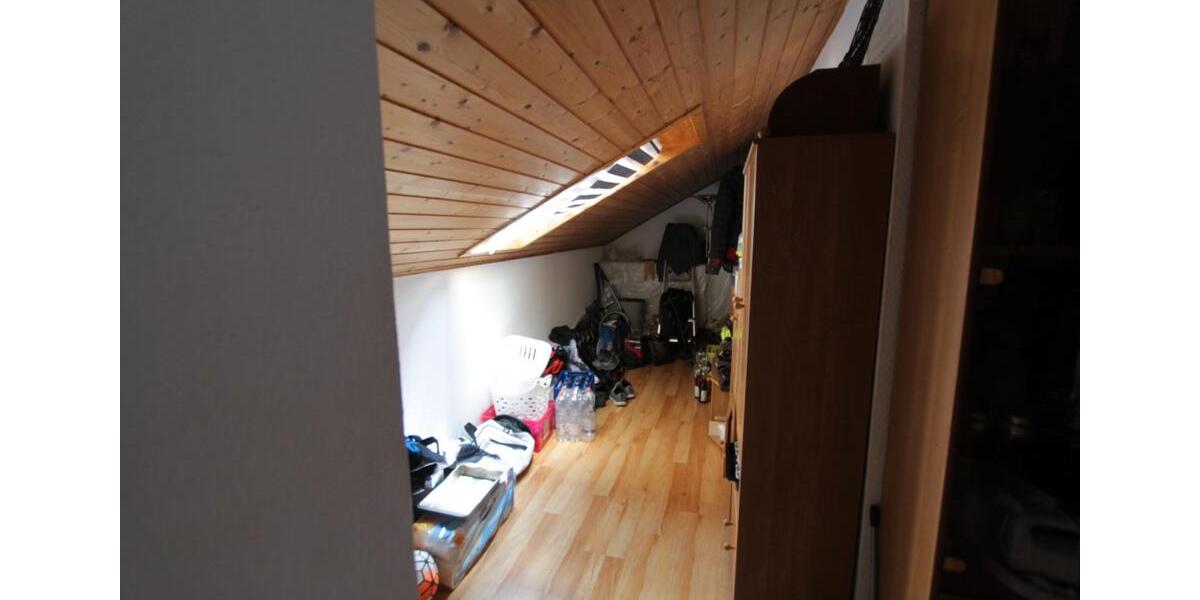 Dachgeschoßwohnung Hohenlinden - 3.5 Zimmer, 90 m&sup2;, 1.000&euro; | Angebot:26546183