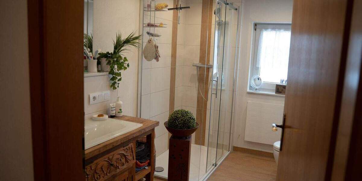 Mehrfamilienhaus, Wohnhaus Bad Berleburg Girkhausen - 9 Zimmer, 249 m&sup2;, 229.000&euro; | Angebot:25776193