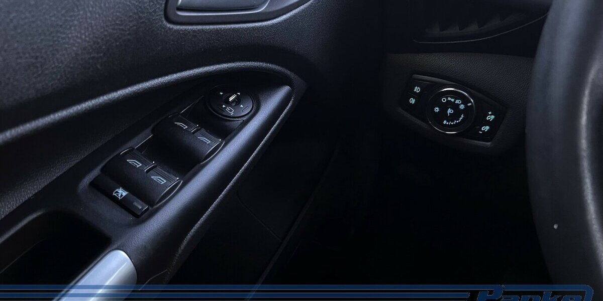 Ford Tourneo Connect Titanium*R-Cam*2-Schiebe*Pano* 169.849 km 10.990 &euro; Berlin 13187