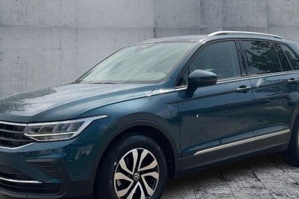 VW Tiguan 42.206 km 26.890 € Hof 95030