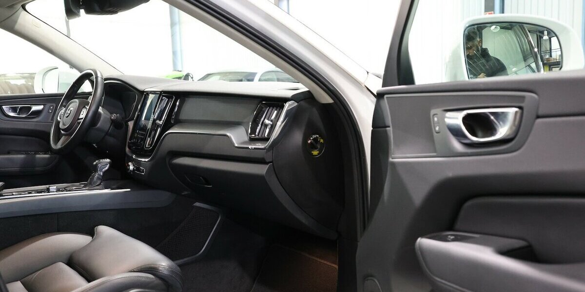 Volvo XC60 D4 MOMENTUM PRO / PANORAMA, MATRIX-LED 130.000 km 26.991 &euro; Hamm 59077