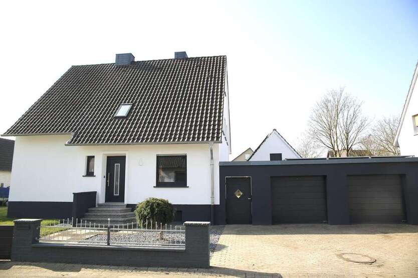 Haus zum Kaufen in Porta Westfalica 445.000 € 148.04 m²