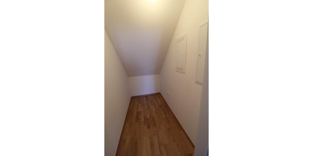 Dachgeschoßwohnung Dachau - 3 Zimmer, 84 m&sup2;, 1.479&euro; | Angebot:26486901