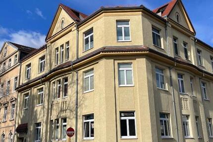 Gemütliche Dachwohnung mit Balkon & kleiner Dachterrasse, separater Küche und Badewanne 3 zimmer