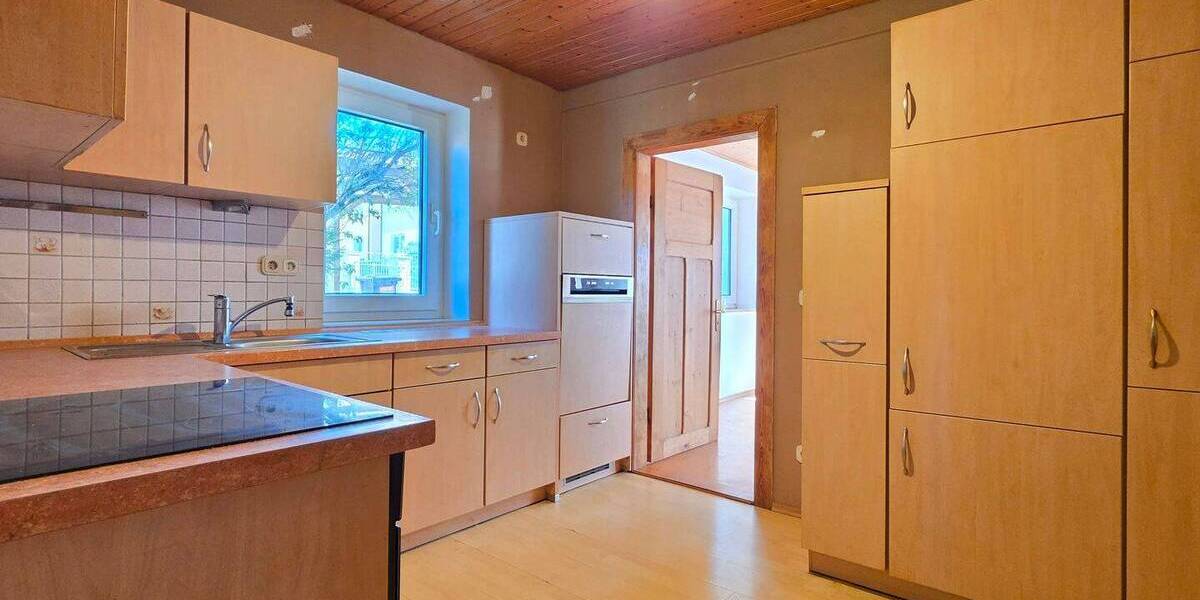 Doppelhaushälfte Rödental Einberg - 8 Zimmer, 180 m&sup2;, 235.000&euro; | Angebot:26489147