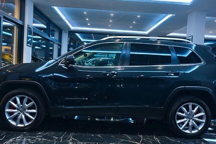 Jeep Cherokee 241.986 km 9.890 &euro; Denkingen 78588