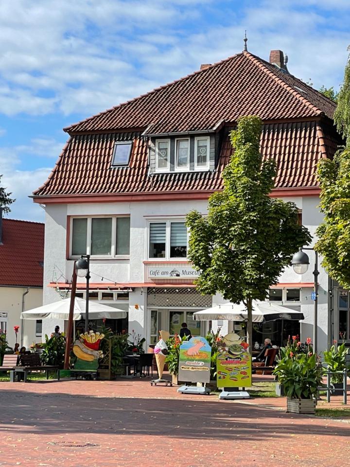 Zentral gelegen: Charmante 3-Zimmer-Wohnung in Bergen zimmer