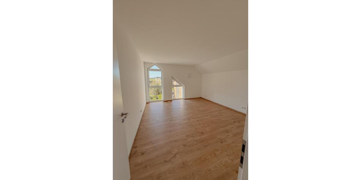 Dachgeschoßwohnung Euskirchen - 3 Zimmer, 131 m&sup2;, 1.375&euro; | Angebot:26618141