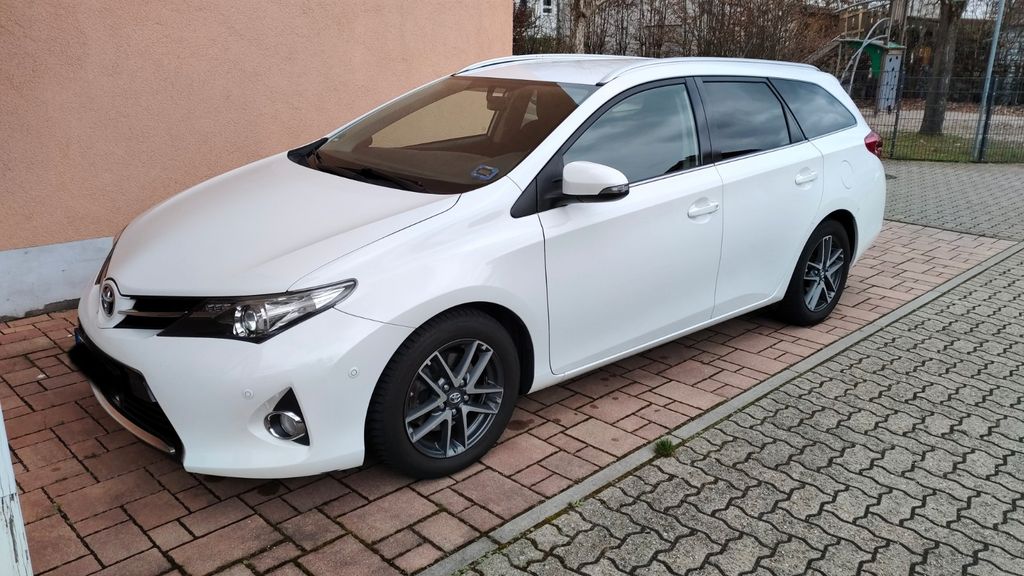Toyota Auris Touring Sports 133.000 km 8.700 &euro; Germersheim 76726