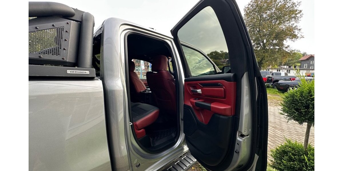 Dodge RAM 1500 5,7 HEMI REBEL ÜBERROLLBÜGEL ROLLO 94.000 km 37.999 € Rudolstadt 07407