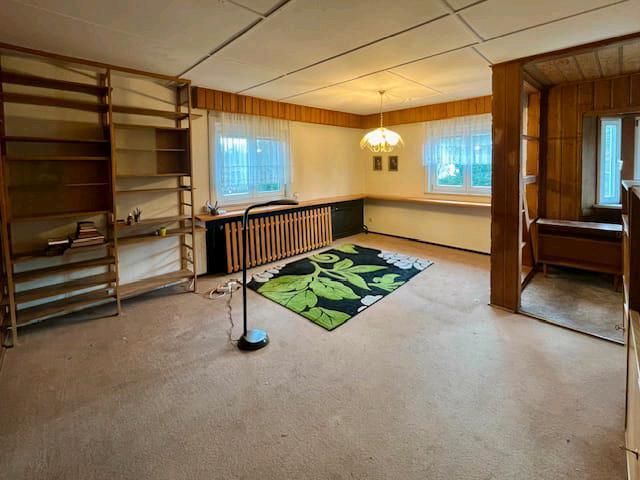 Großzügiges 10-Zi. Holzhaus in Top Lage + große GarageWerkstatt 10 zimmer