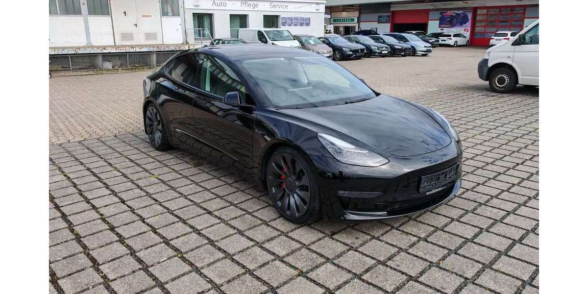 Tesla Model 3 68.884 km 27.970 &euro; Braunschweig 38112