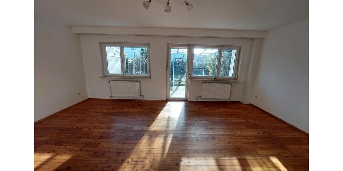 Reiheneckhaus mit großem Garten und Garage 5 zimmer