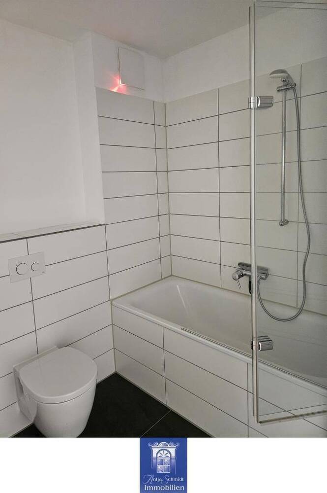 Charmante NeubauWohnung mit hofseitigem Balkon, Fußbodenheizung, EBK, Gäste-WC!