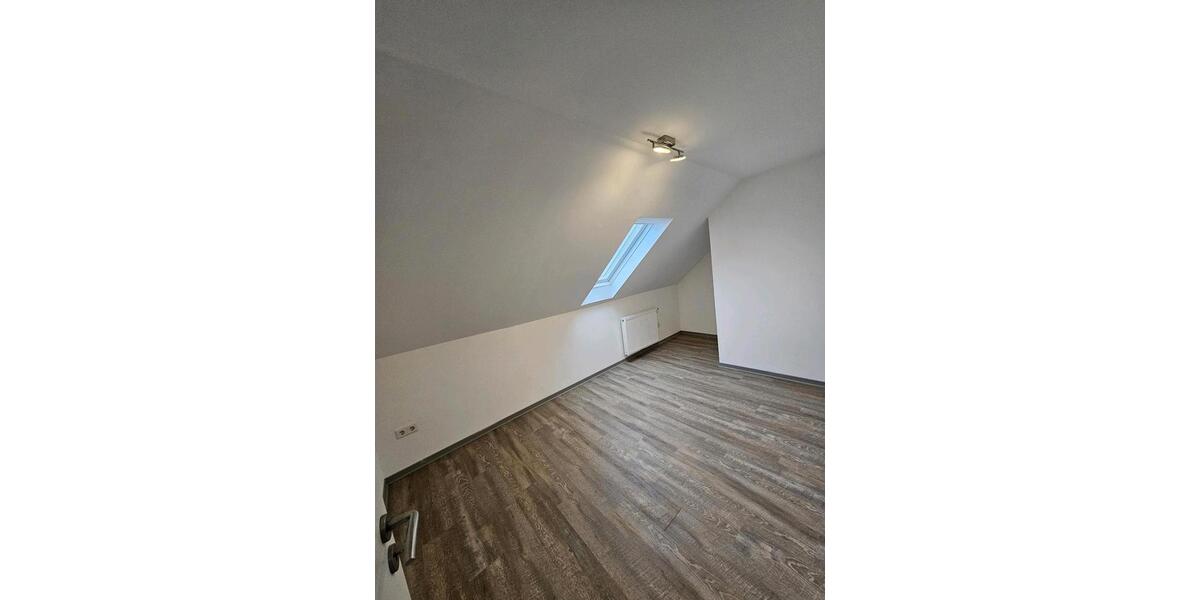 Dachgeschoßwohnung Apen - 3 Zimmer, 70 m&sup2;, 850&euro; | Angebot:25404096