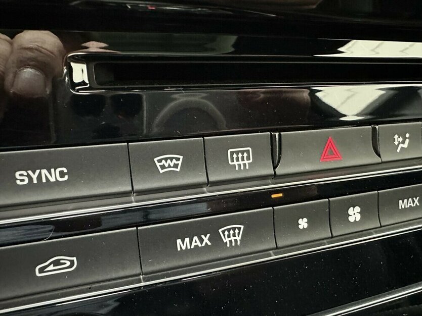 F-Pace 3,0 D AWD R-Sport +AHK+Panorama+Navi+Kamera
