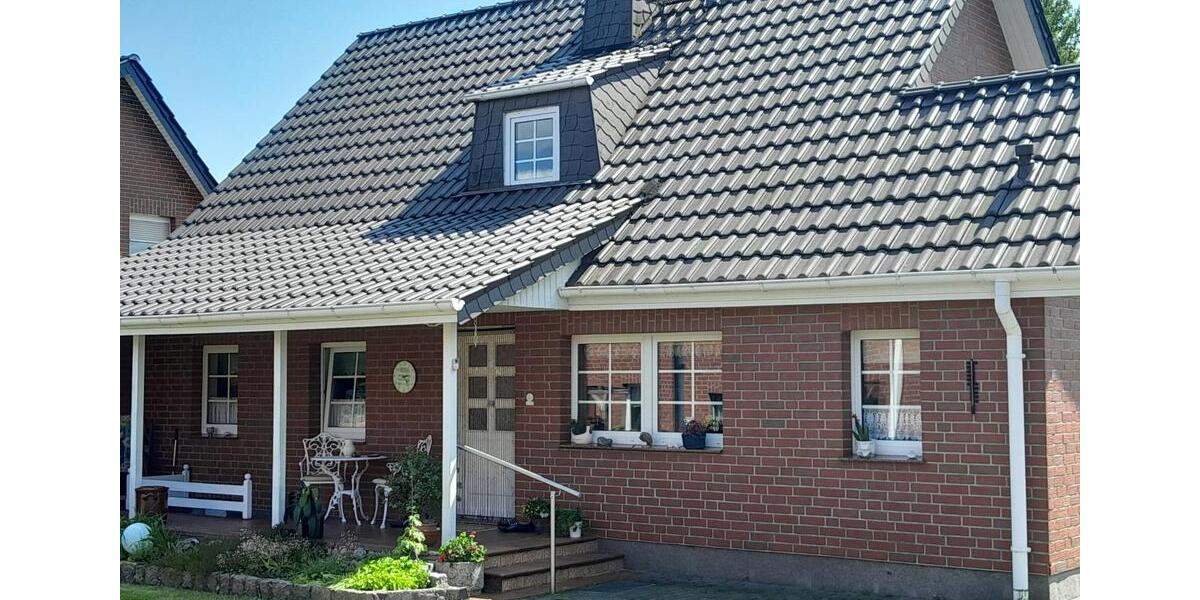 Einfamilienhaus mit großzügigem Grundstück und Nebengelass 3.5 zimmer