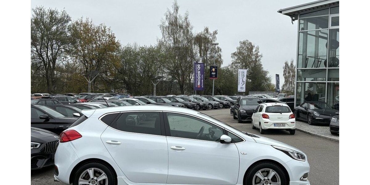 Kia Ceed 1.4 TSI Dream Team KAMERA/NAVI/SHZ/LENKHZ 64.779 km 8.900 &euro; Villingen-Schwenningen 78054