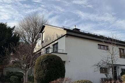 Haus zum Kaufen in Esslingen 995.000 € 255.08 m² 10 zimmer