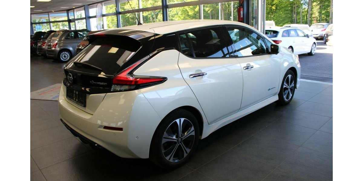 Nissan Leaf 40KWh Tekna 73.565 km 11.980 &euro; Euskirchen 53881