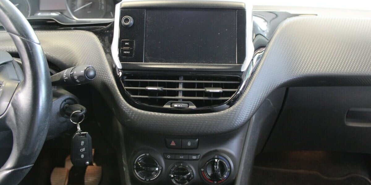 Peugeot 208 Blue-HDi 120 Allure 135.620 km 7.980 &euro; Euskirchen 53881