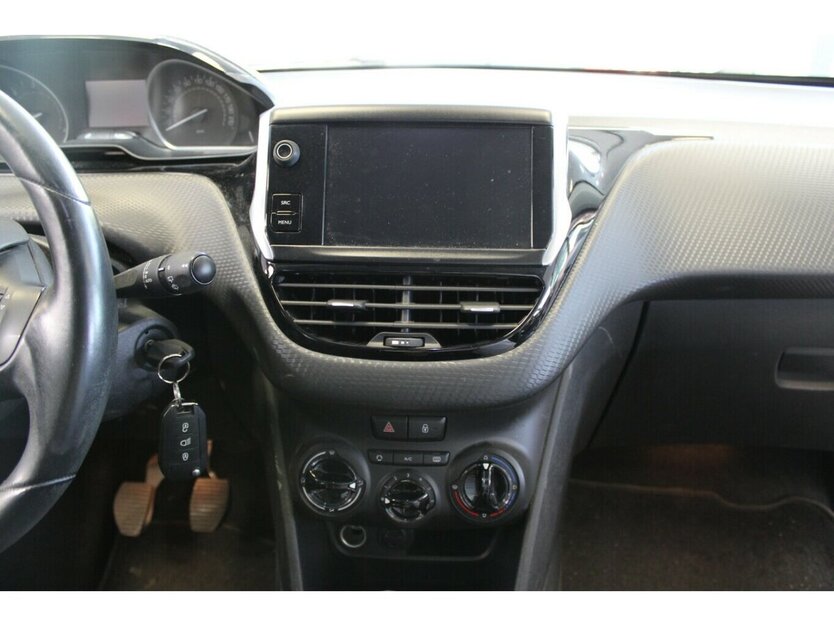 Peugeot 208 Blue-HDi 120 Allure 135.620 km 8.480 € Euskirchen 53881