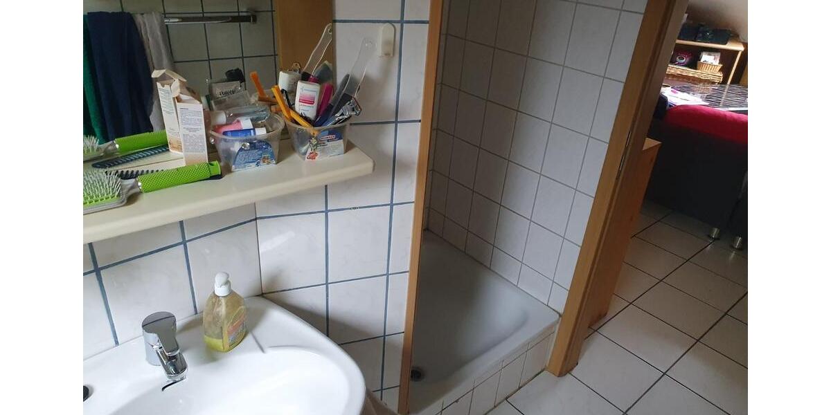 3 Zimmer und 2 Zimmer eine Wohnung auf 2 Etagen Plus Garage 5 zimmer