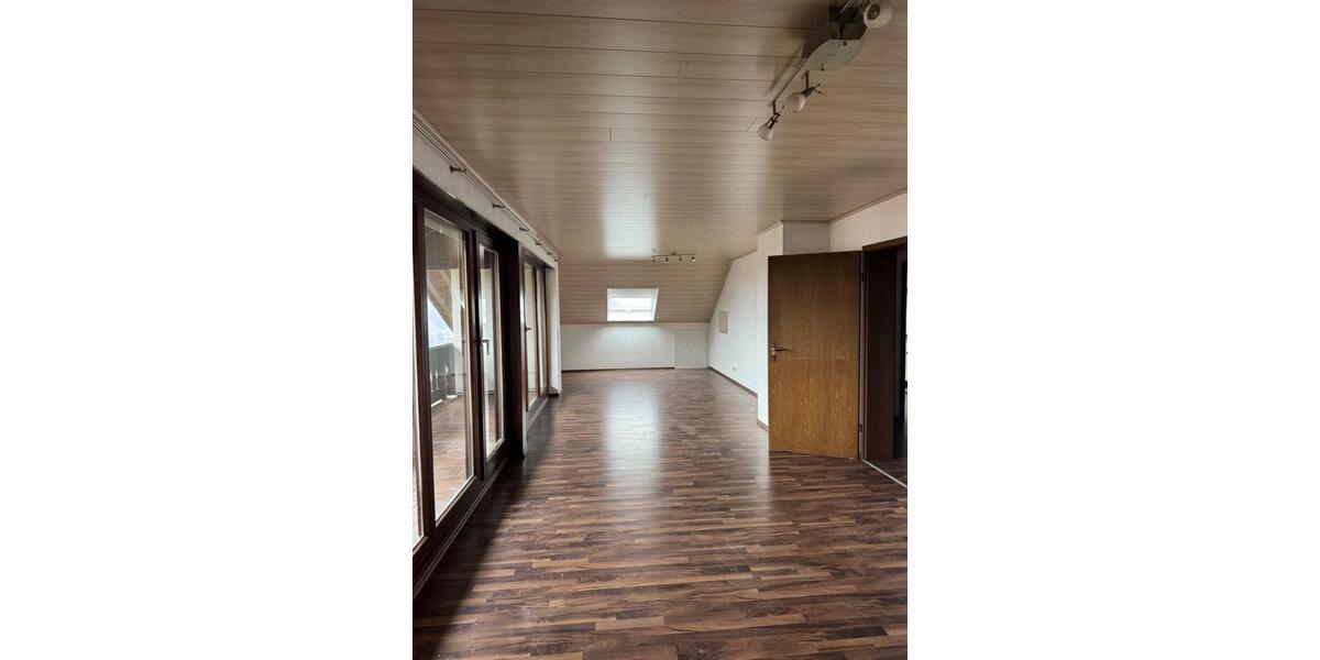 Freundliche 3-3,5-Zimmer-DG-Wohnung mit EBK in Eberbach 3 zimmer