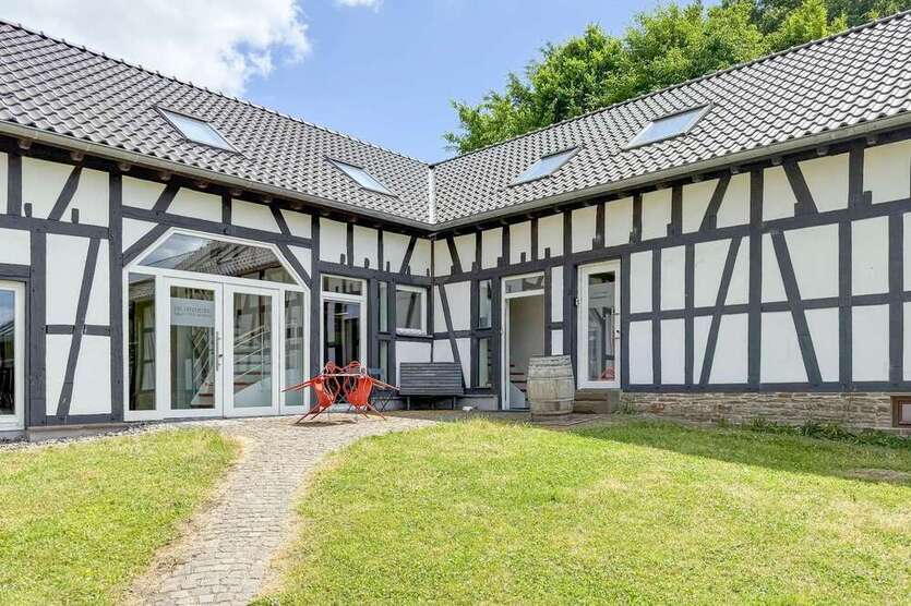 Büro in Rösrath 1.827 € 117.87 m²