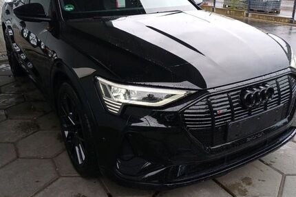 Audi e-tron 42.821 km 33.990 € Rastede/ Wahnbek 26180