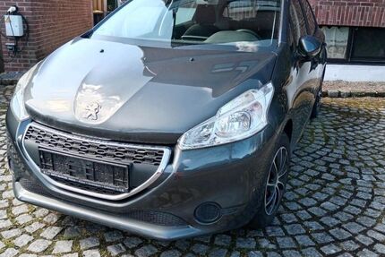 Peugeot 208 124.000 km 5.499 &euro; Mönchengladbach 41236