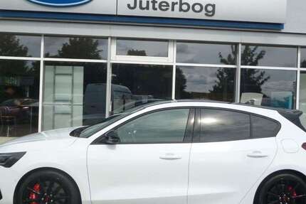 Ford Focus 9.900 km 33.890 &euro; Jüterbog 14913