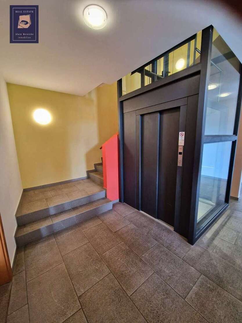 444 qm helle und geräumige Gewerbefläche im 1. OG 10 zimmer