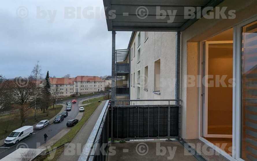 BIGKs: Suhl - Leninring - 2 Raum Wohnung Suhl,sep.Küche,Wannenbad, Balkon (-;)