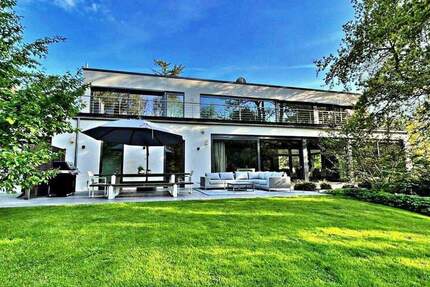 **PROVISIONSFREI** Architektur-Ikone im Bauhausstil in Wildeshausen (6 Zi.) 6 zimmer