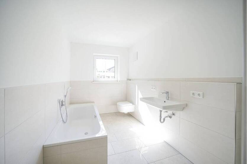 Neubau fertiggestellt! Hochwertige 4 Zimmer BalkonWohnung