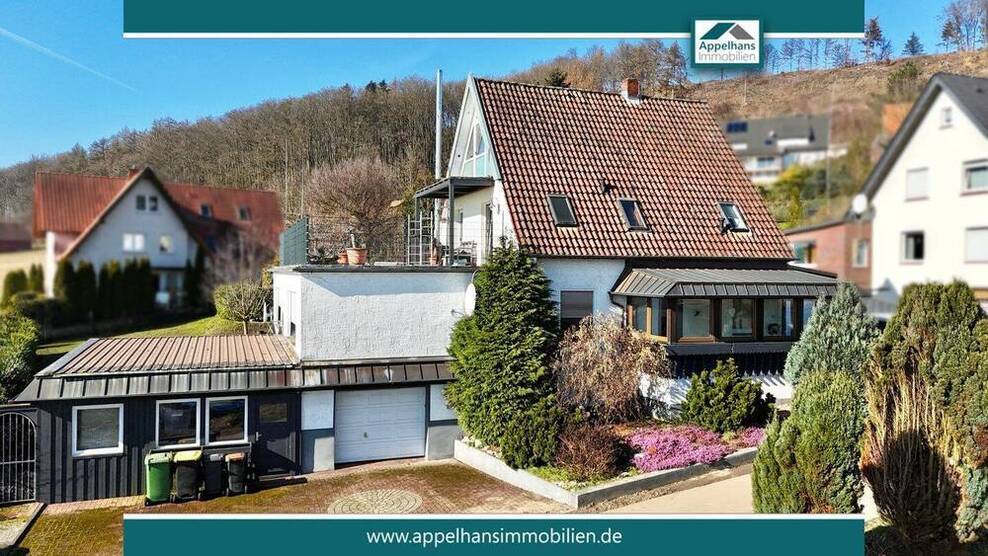 Großzügiges Zweifamilienhaus mit zusätzlichem Bauplatz