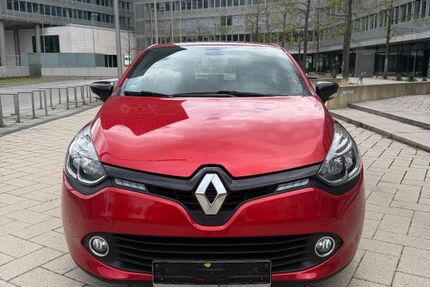 Renault Clio 76.000 km 6.900 &euro; München 80637