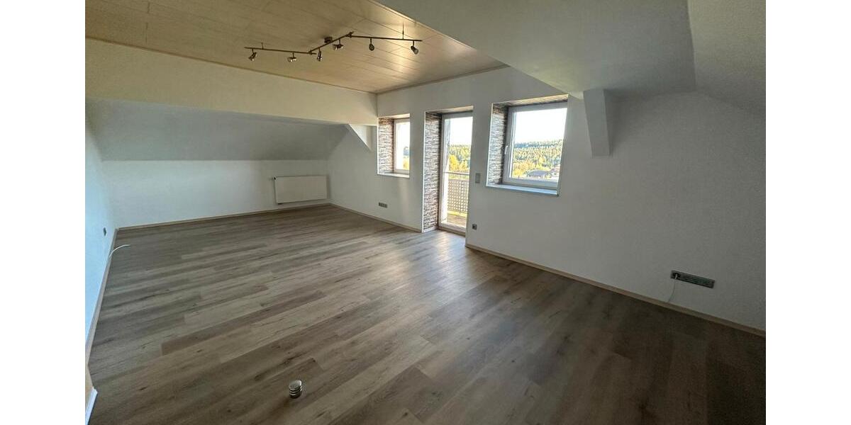 Dachgeschoßwohnung Rimbach - 3 Zimmer, 145 m&sup2;, 850&euro; | Angebot:26387100