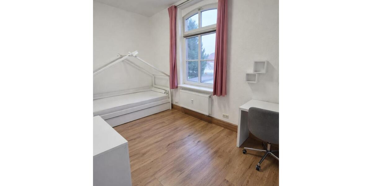 Etagenwohnung Bitterfeld-Wolfen Wolfen - 4 Zimmer, 107 m&sup2;, 1.200&euro; | Angebot:26025267