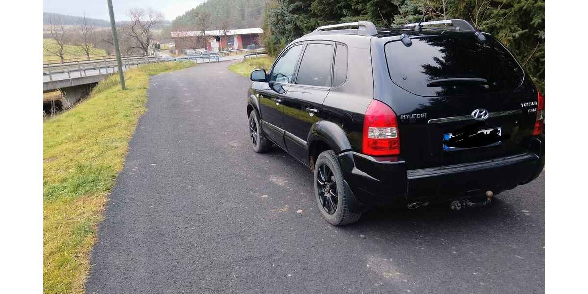 Hyundai TUCSON 214.000 km 4.300 &euro; Falken 99830