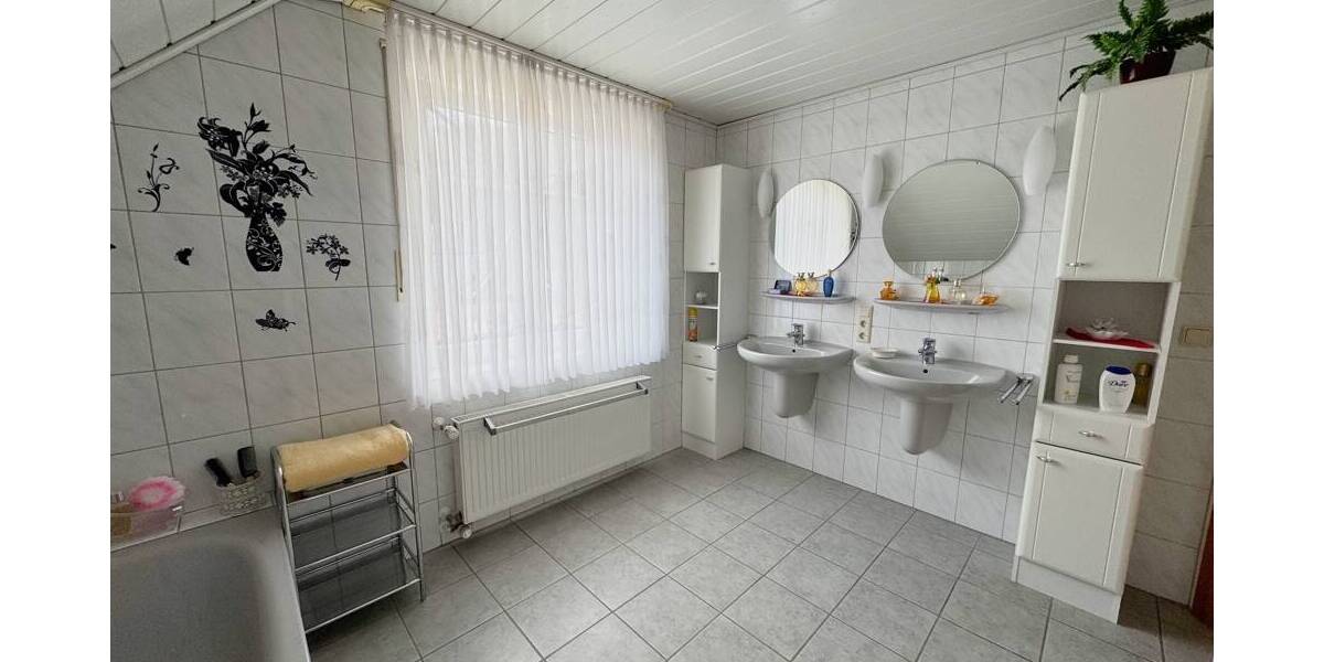 Mehrfamilienhaus, Wohnhaus Neuenhaus - 8 Zimmer, 237 m&sup2;, 599.900&euro; | Angebot:26188265