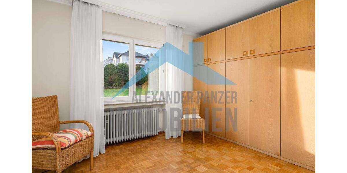 Großzügiges Zweifamilienhaus mit viel Platz in zentraler Lage von Lohfelden! 7 zimmer