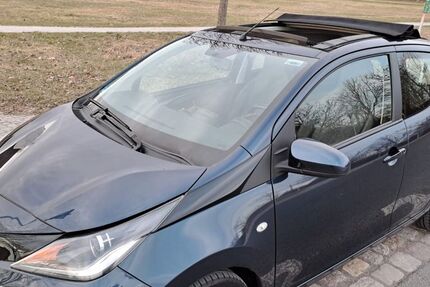 Toyota Aygo (X) 84.000 km 9.499 &euro; Berlin 12359