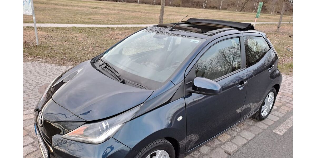 Toyota Aygo (X) 84.000 km 9.499 &euro; Berlin 12359