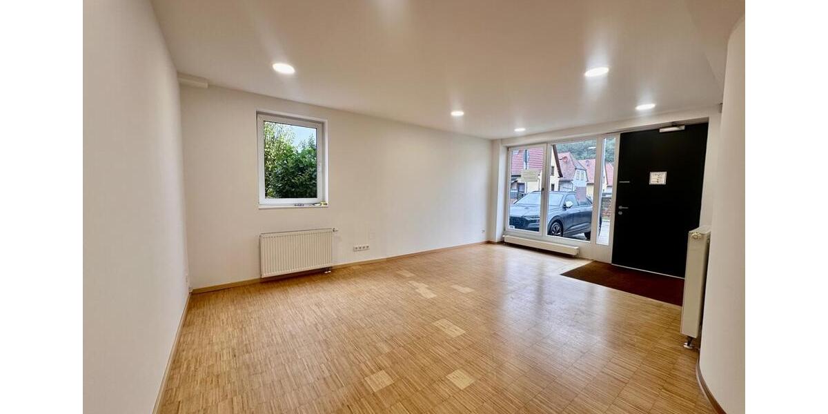 Helle Praxis-Büroräume mit besonderem Charme und großem Empfangsbereich zimmer