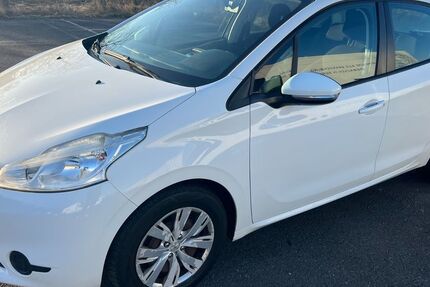 Peugeot 208 113.000 km 3.299 &euro; Berlin 12057