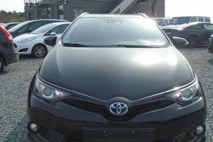 Toyota Auris 143.000 km 13.450 &euro; Wildau 15745