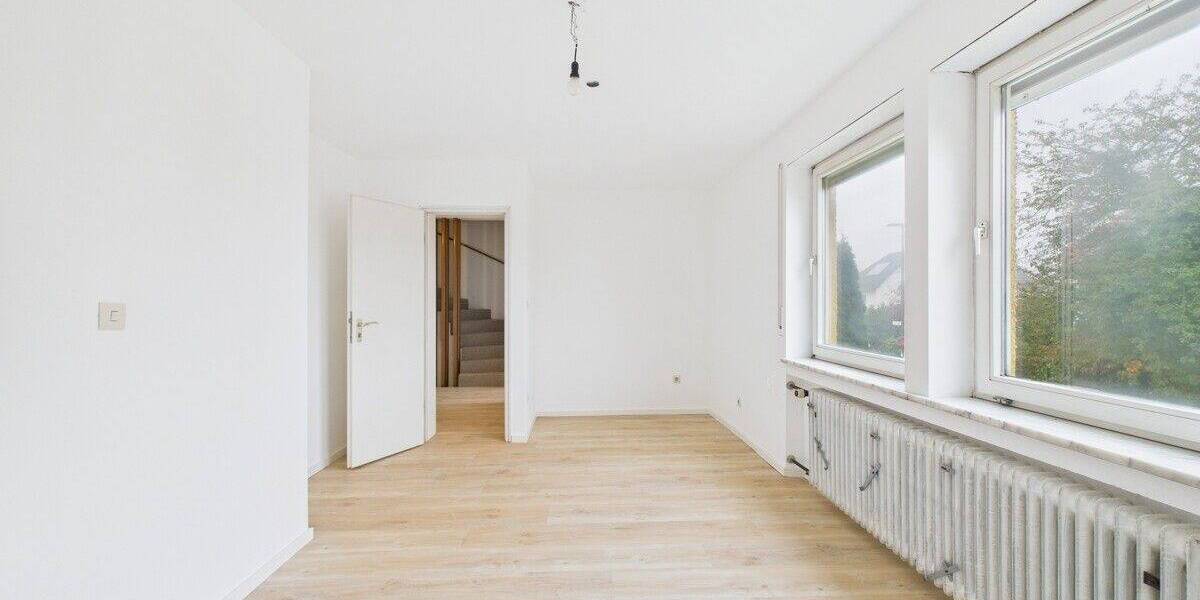 Attraktive Doppelhaushälfte mit großem Balkon, Garten und Terrasse in ruhiger Lage von Germering 4 zimmer