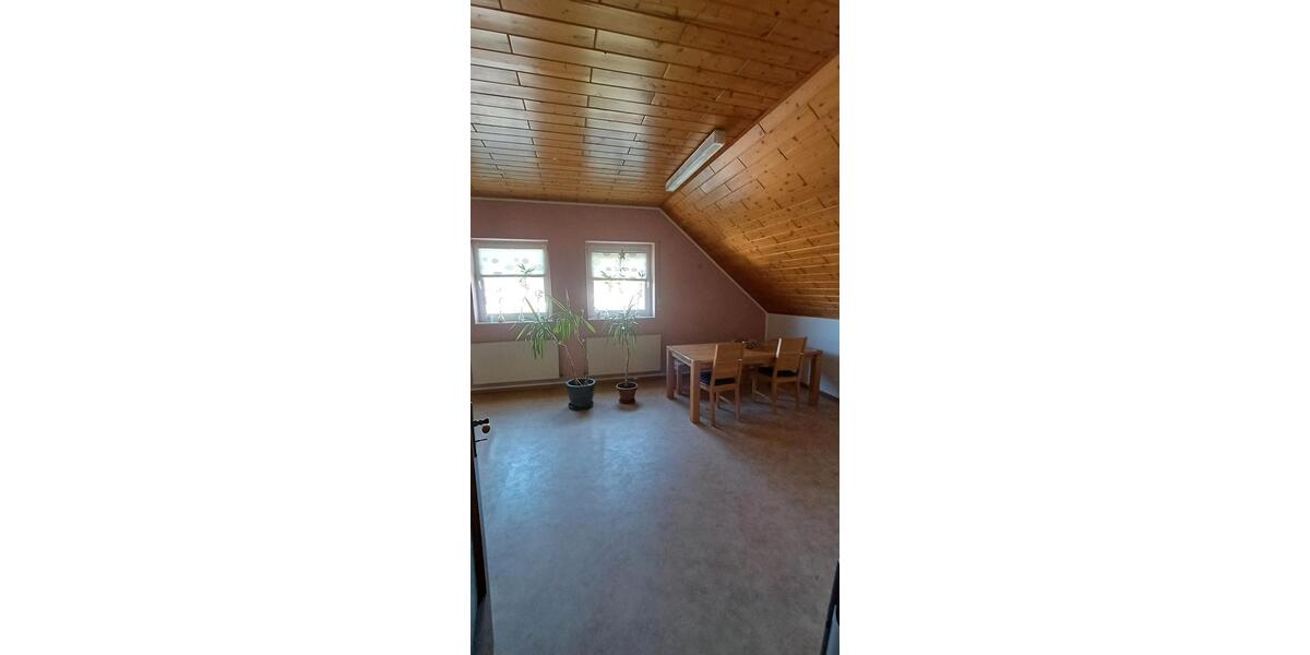 Dachgeschoßwohnung Bettenfeld - 3 Zimmer, 100 m&sup2;, 490&euro; | Angebot:26384581